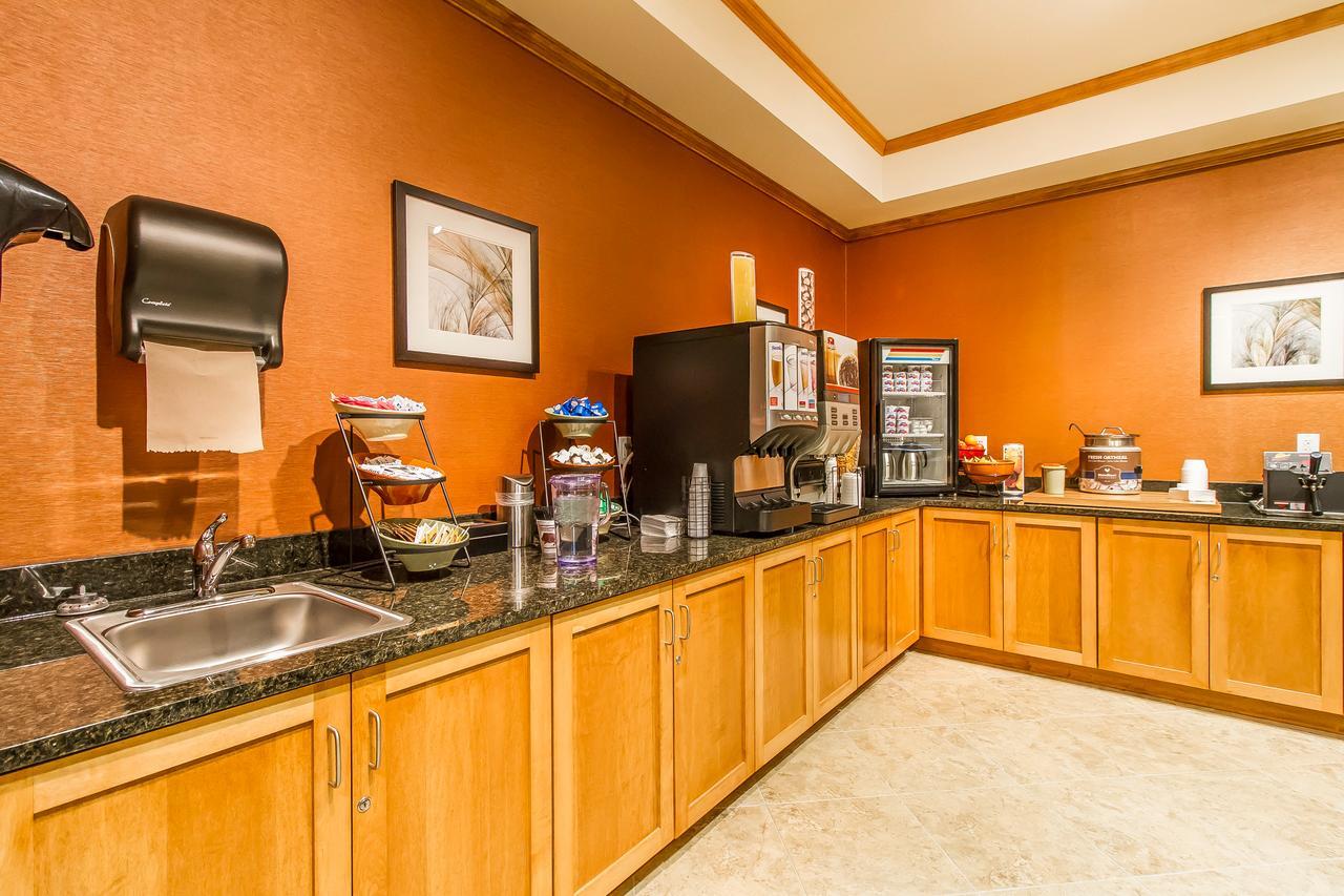 Mainstay Suites Stanley エクステリア 写真