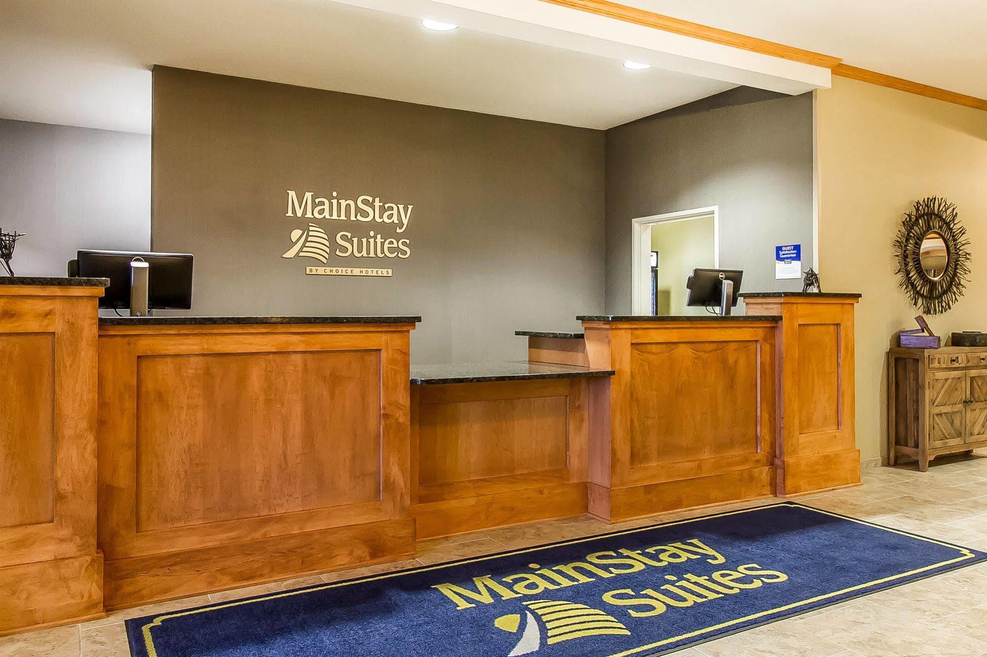 Mainstay Suites Stanley エクステリア 写真