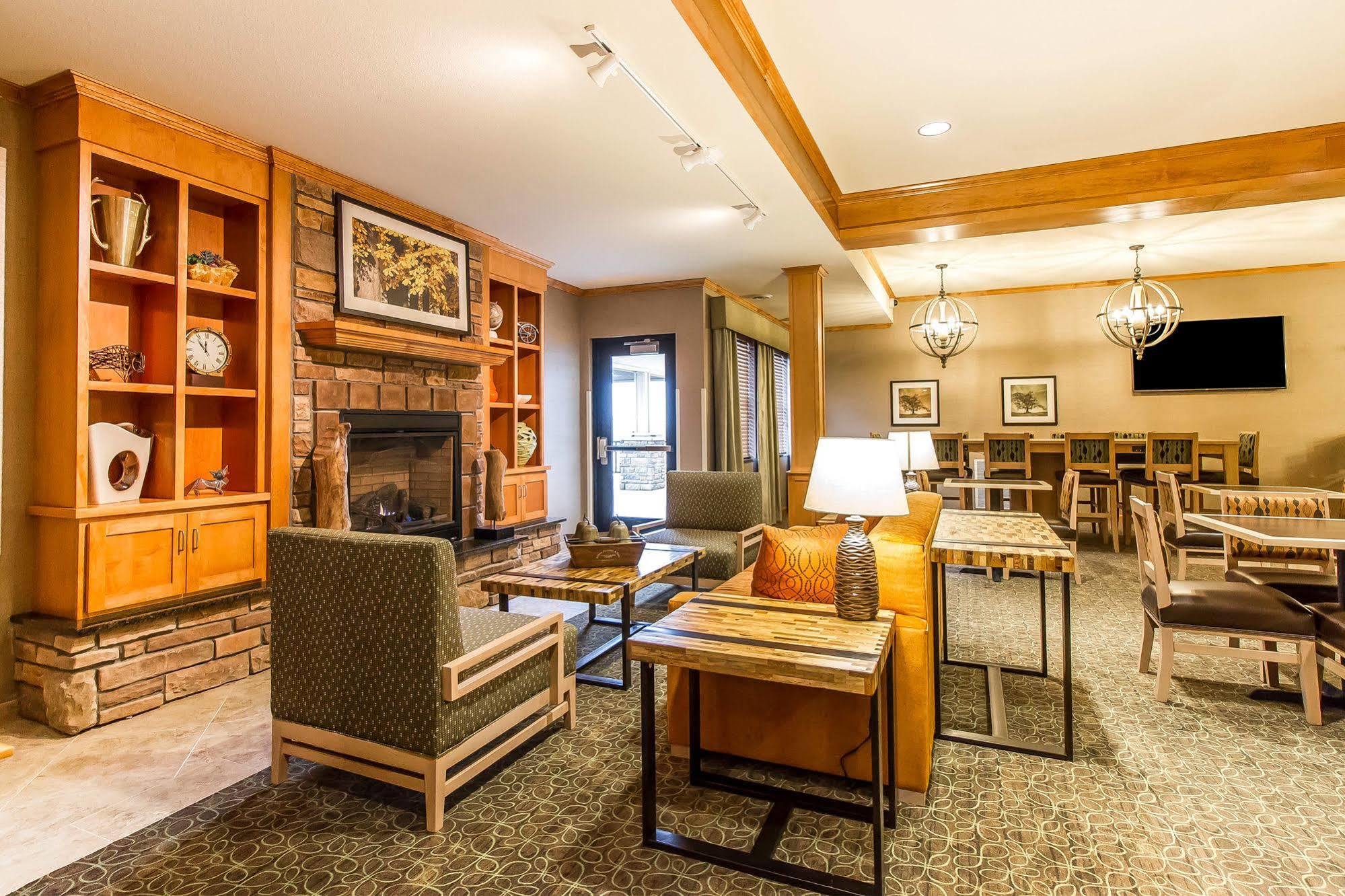 Mainstay Suites Stanley エクステリア 写真