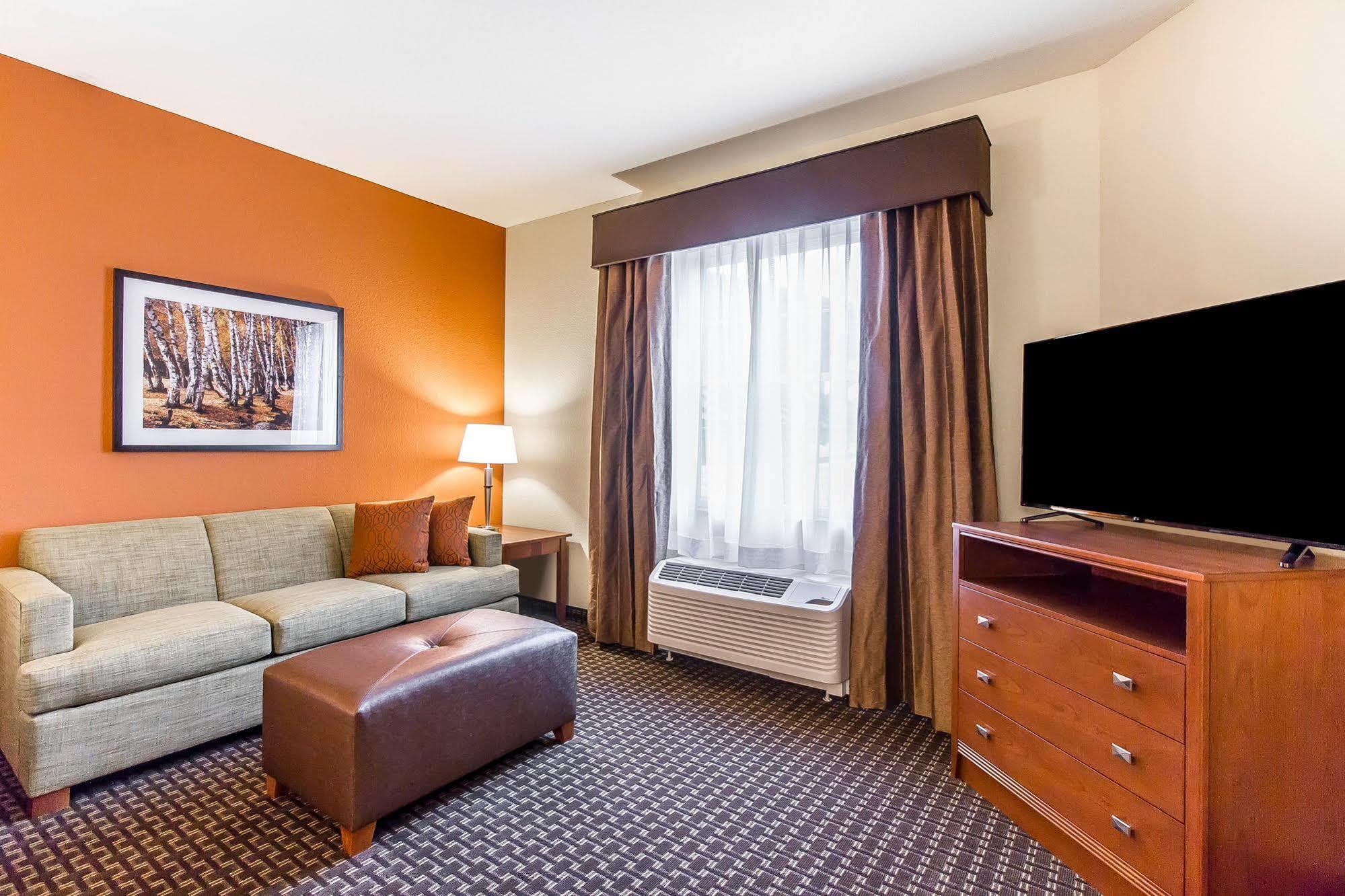 Mainstay Suites Stanley エクステリア 写真