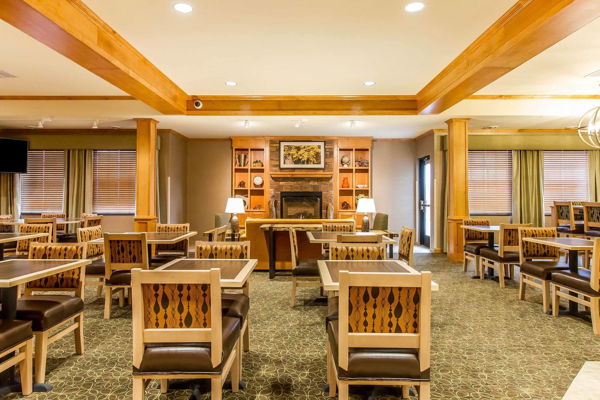 Mainstay Suites Stanley エクステリア 写真