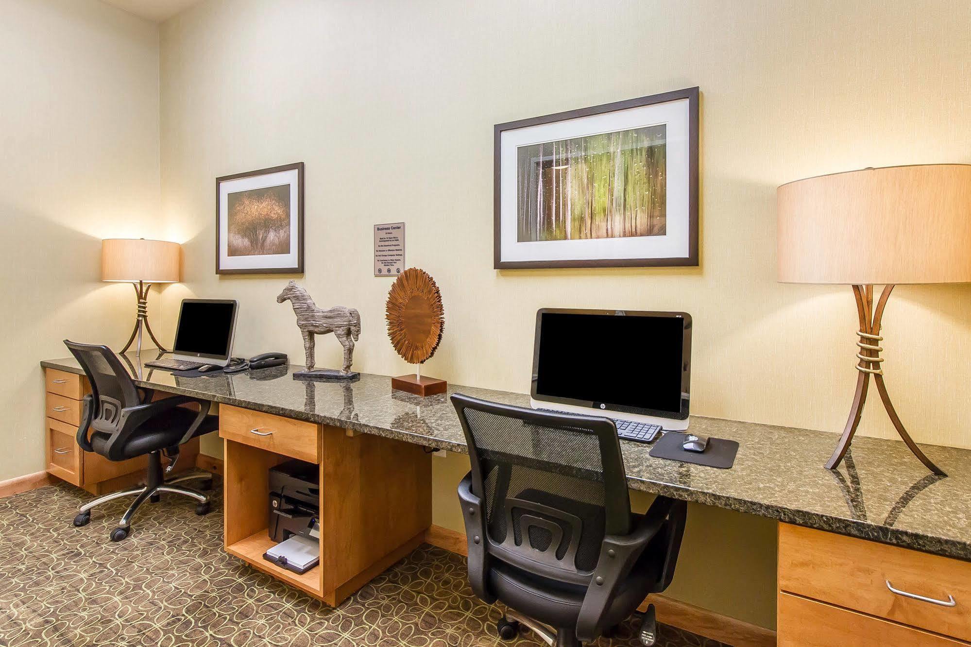 Mainstay Suites Stanley エクステリア 写真