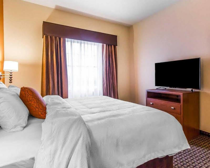 Mainstay Suites Stanley エクステリア 写真