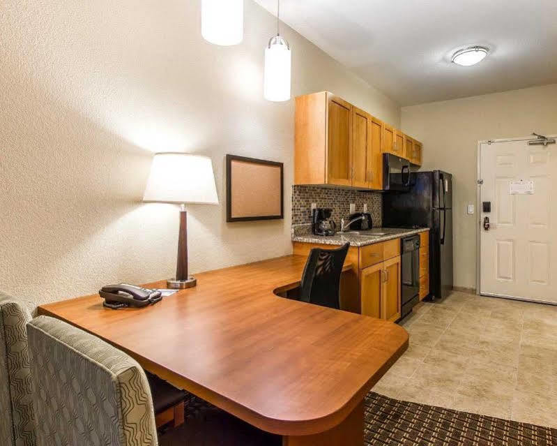 Mainstay Suites Stanley エクステリア 写真