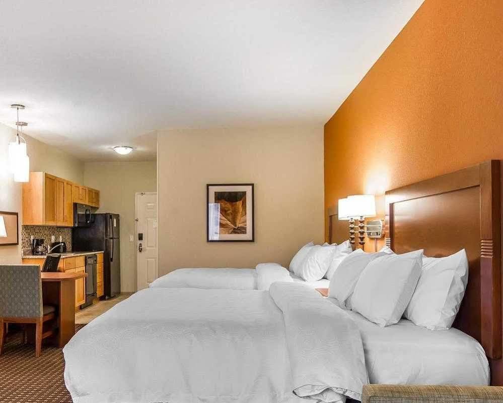 Mainstay Suites Stanley エクステリア 写真